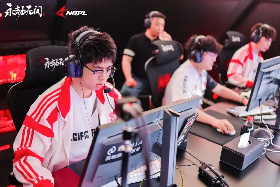 月西甲最佳,球员角逐,莱万与贝林,皇冠体育app下载,皇冠体育官网,澳门皇冠体育,bet皇冠体育在线